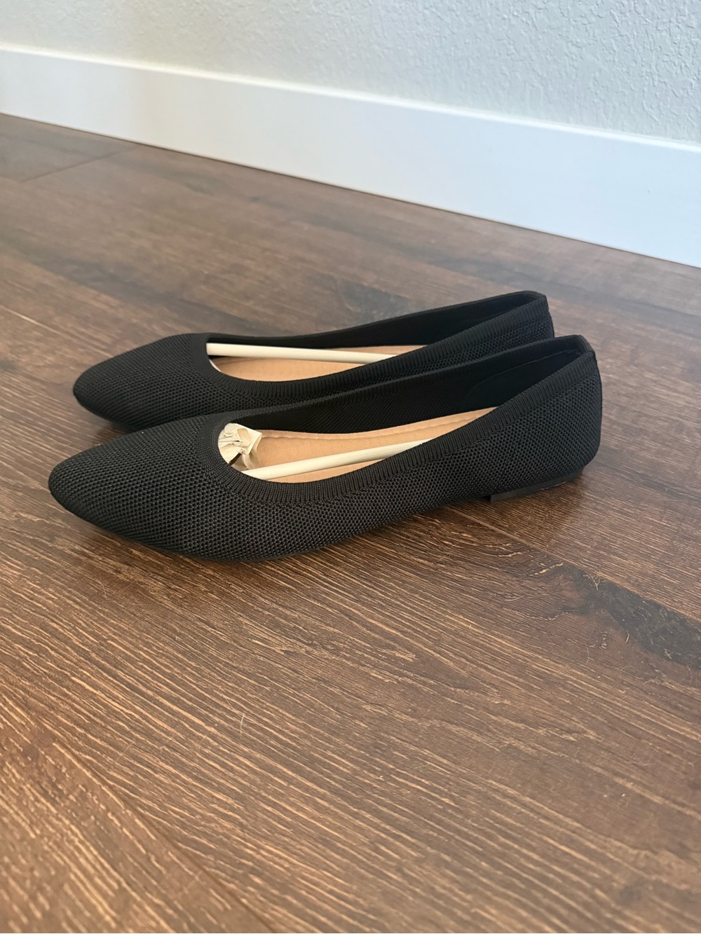 Black Women's Pointed Toe Ballet Flats-NIB